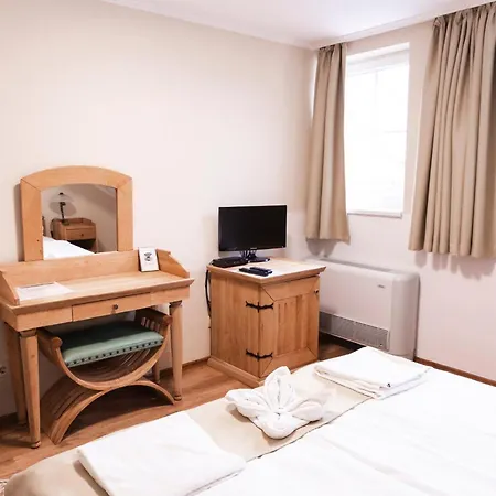 Отель Mathias Rex 3*